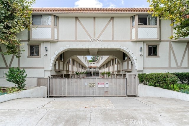 Building Photo - 10229 Variel Ave Rental