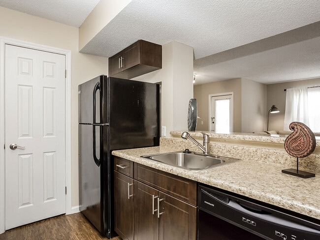 Tuscany Pointe at Somerset Place Apartment Homes