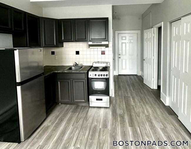 Building Photo - 50 Franklin St Rental