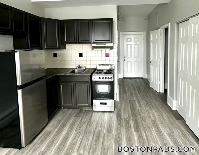Building Photo - 50 Franklin St Rental