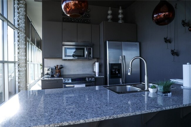 Photo - 609 W Dickson St