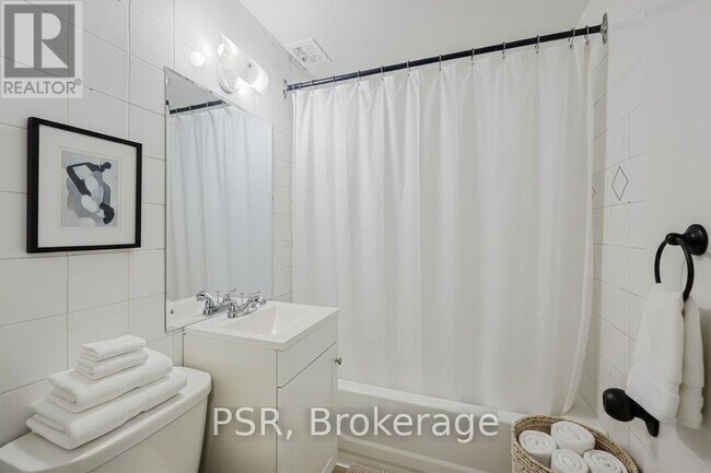 Photo - 2208 Dufferin St Unit 102