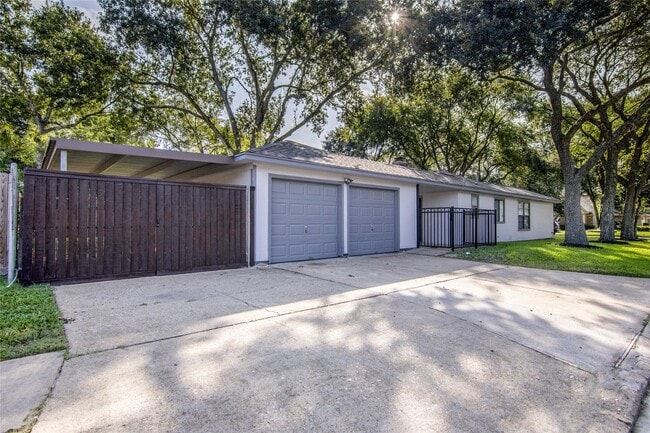 Photo - 2716 Pinecone Ln