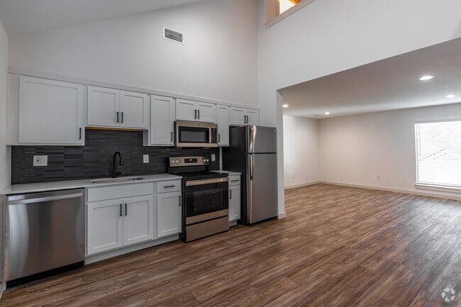 1BR, 1BA - 795SF A6