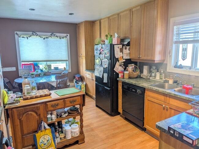 Photo - 9425 Stanley St
