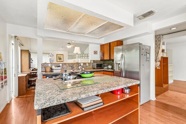 Photo - 1723 Sullins Way