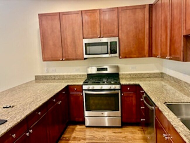 Photo - 917 N Kingsbury St Unit 917 N Kingsbury