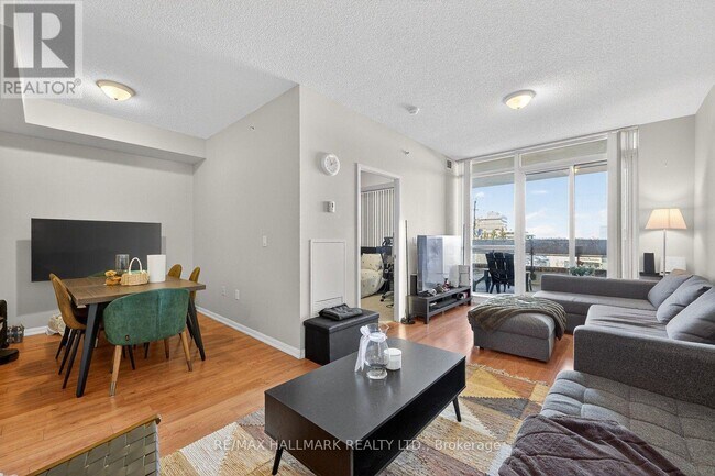 Photo - 830 Lawrence Ave W Unité 208