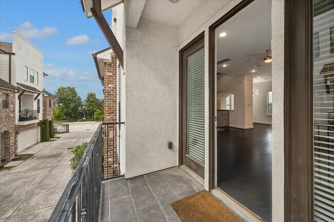 Photo - 734 W 20th St