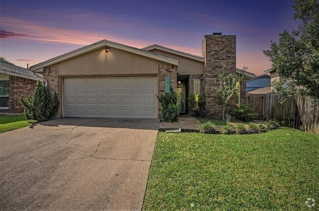 Building Photo - 5927 Maco St Rental