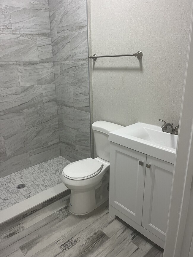 Photo - 1485 Steele St