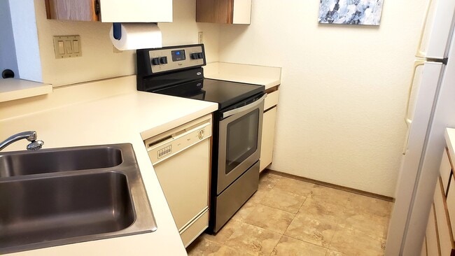 Glass top stove - 9715 Mesa Springs Way Unit 203