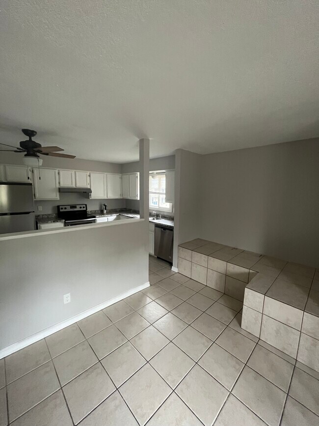 Photo - 502 Sunnyside Ln