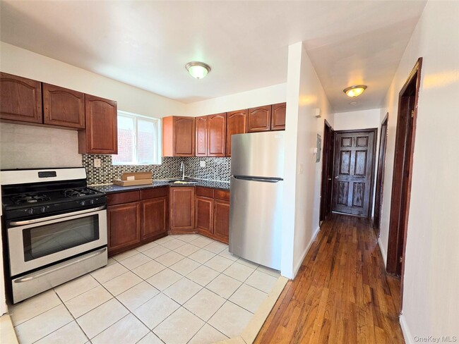 Photo - 219-23 114th Rd