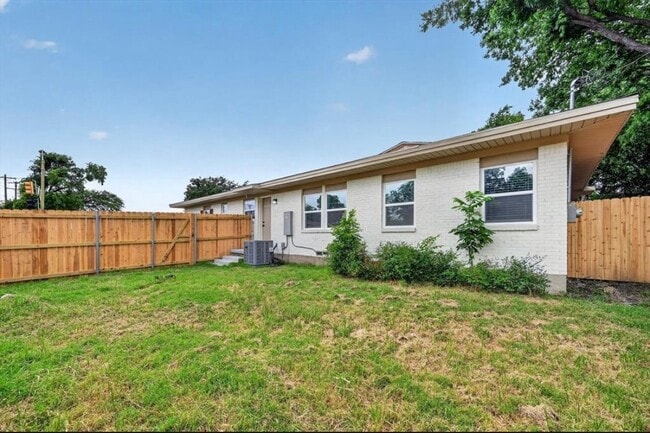 Photo - 10402-10404 Joaquin Dr Unit 10402