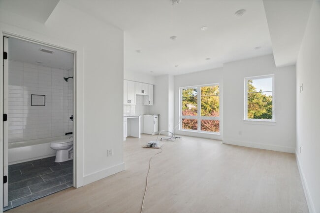 Photo - 2400 W Montgomery Ave