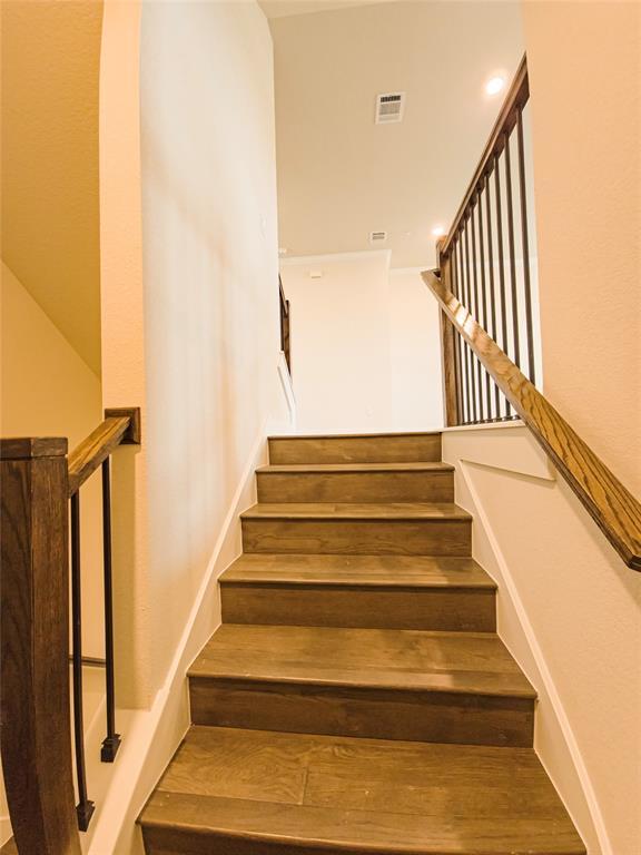 Photo - 225 John Webster St