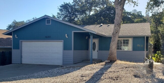 Building Photo - 3688 Lincoln Ave