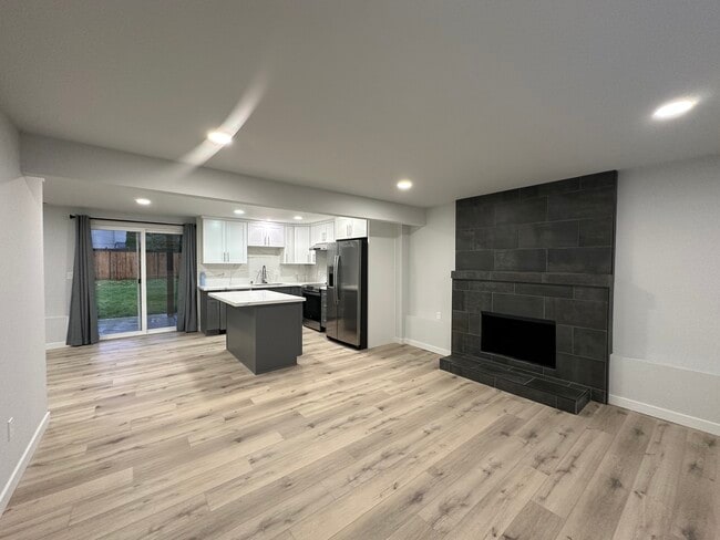 Photo - 20914 3rd Ave W Unit B