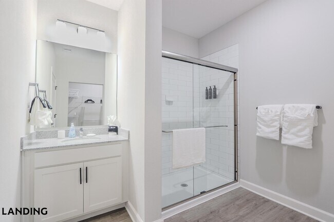 Building Photo - 5001 Willowgate Lp Unit 01-1107