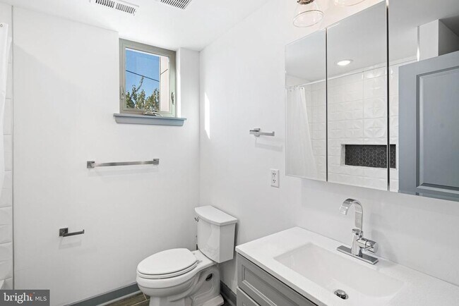 Photo - 419 W Berks St Unit 2