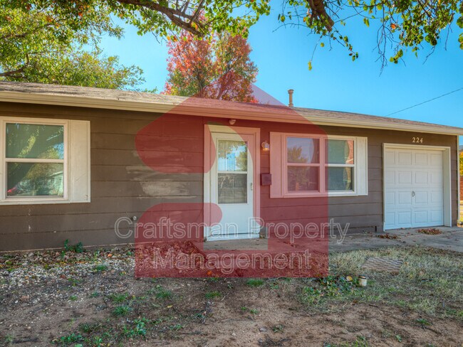 Photo - 224 W 5th St