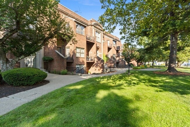 Photo - 325 Plantation St Unit 113