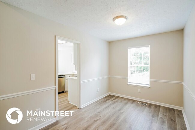 Photo - 204 Oxford Pl