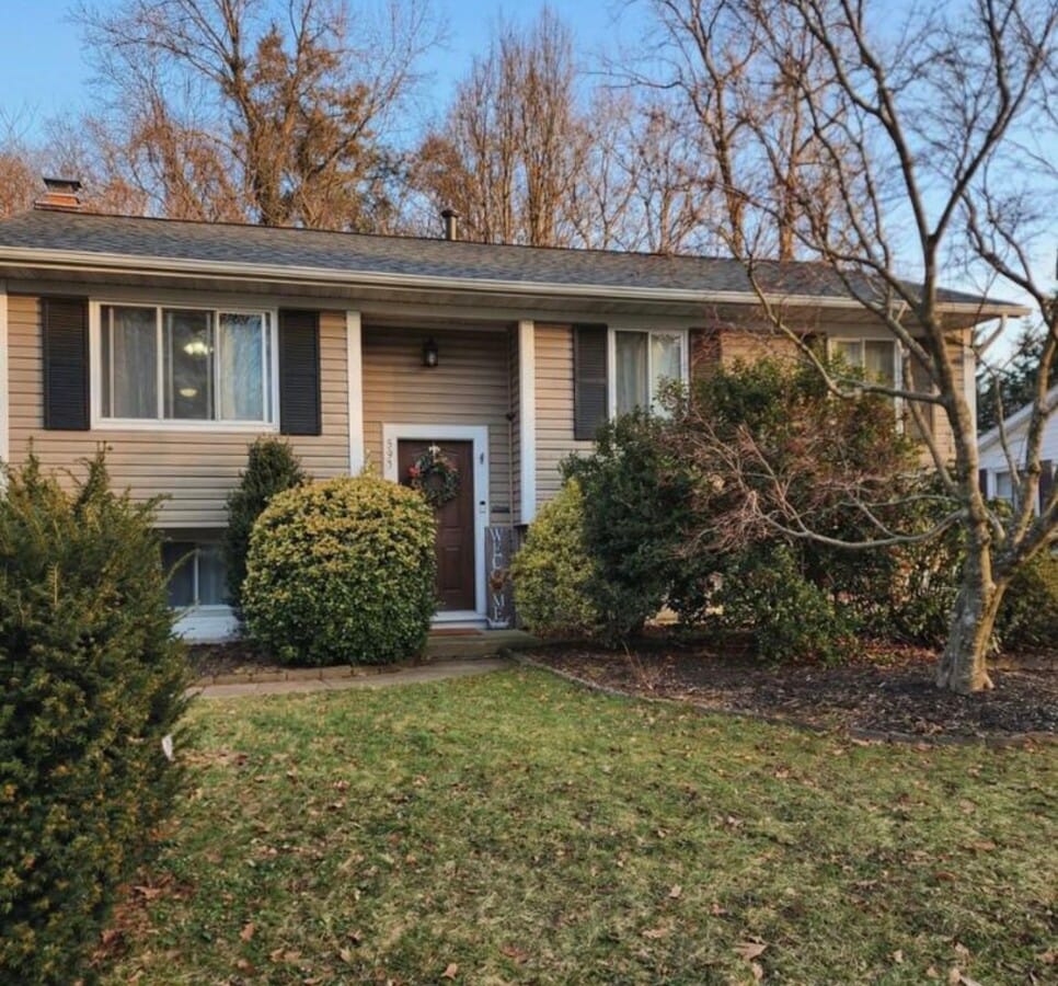 Photo - 525 Kenora Dr