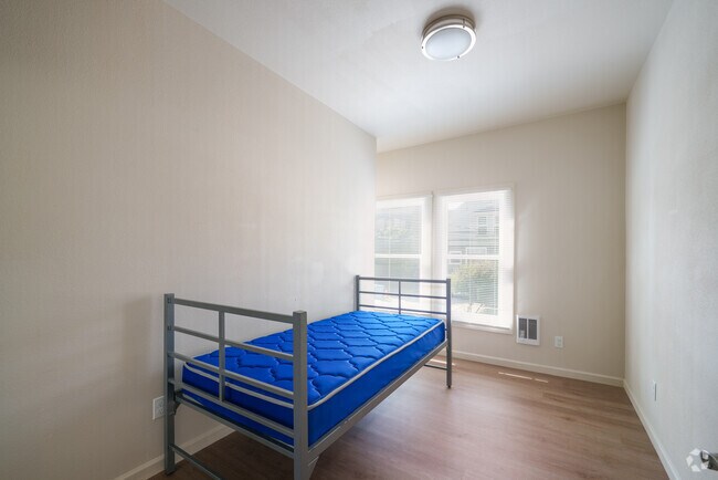 3BR, 2BA - 650SF - Bedroom - 2211 Channing Way