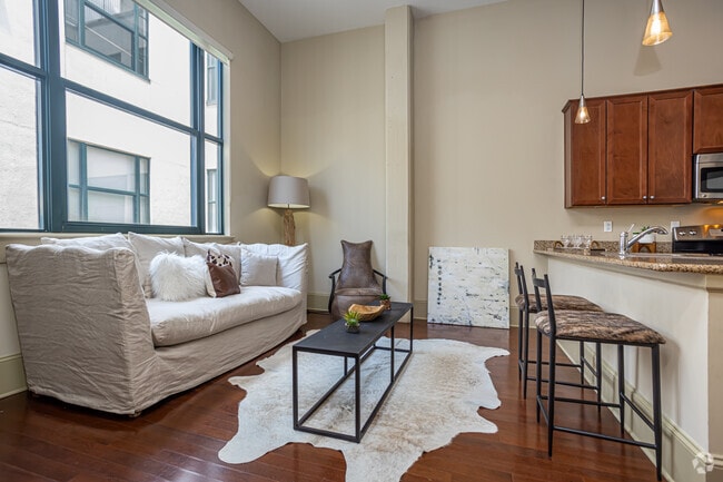 1BR, 1BA - 555SF