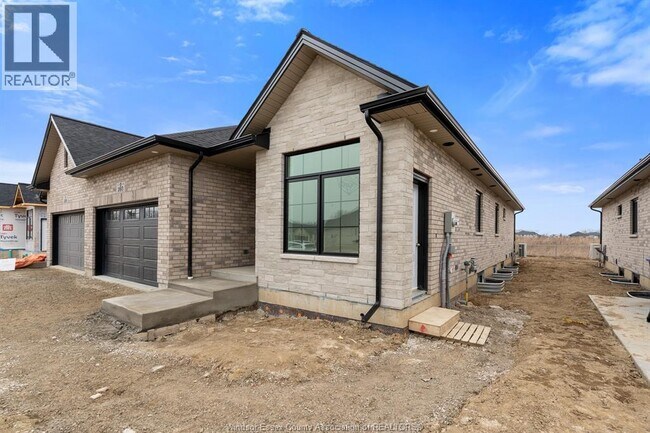 Photo - 160 McLellan Ave