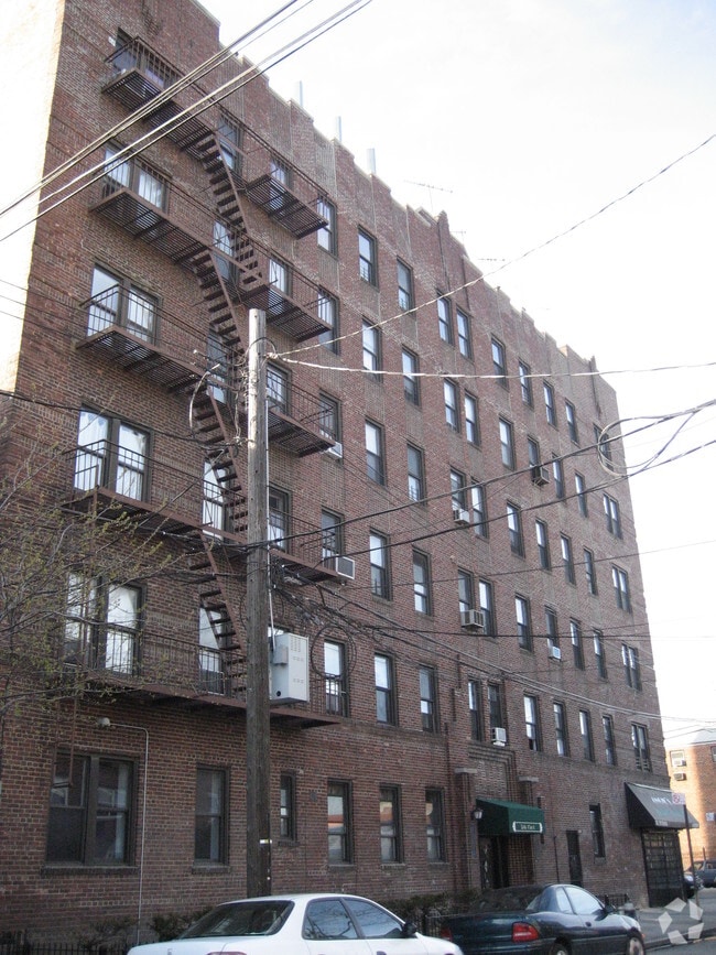 32-06 47th St