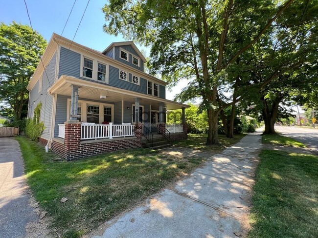 Photo - 1441 W 58th St