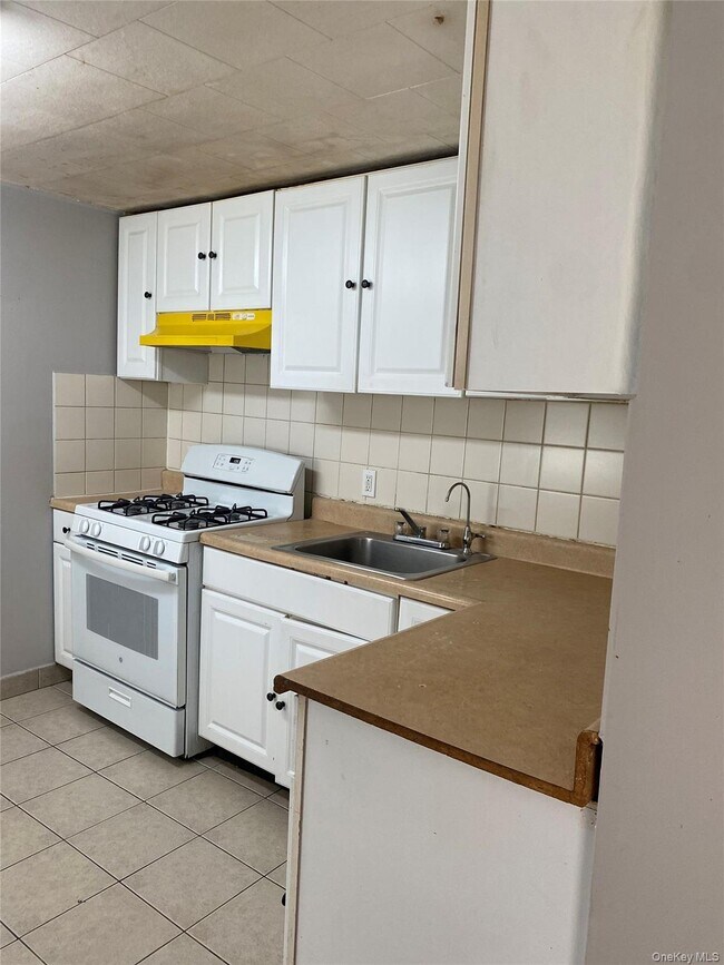 Photo - 974 Suffolk Ave