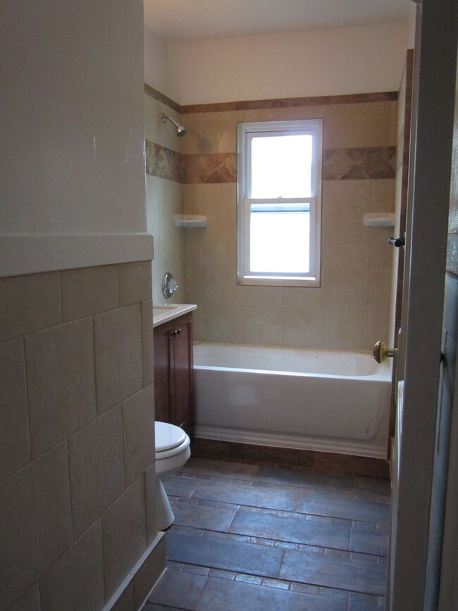 Photo - 744 Allen St Unit Apt 2