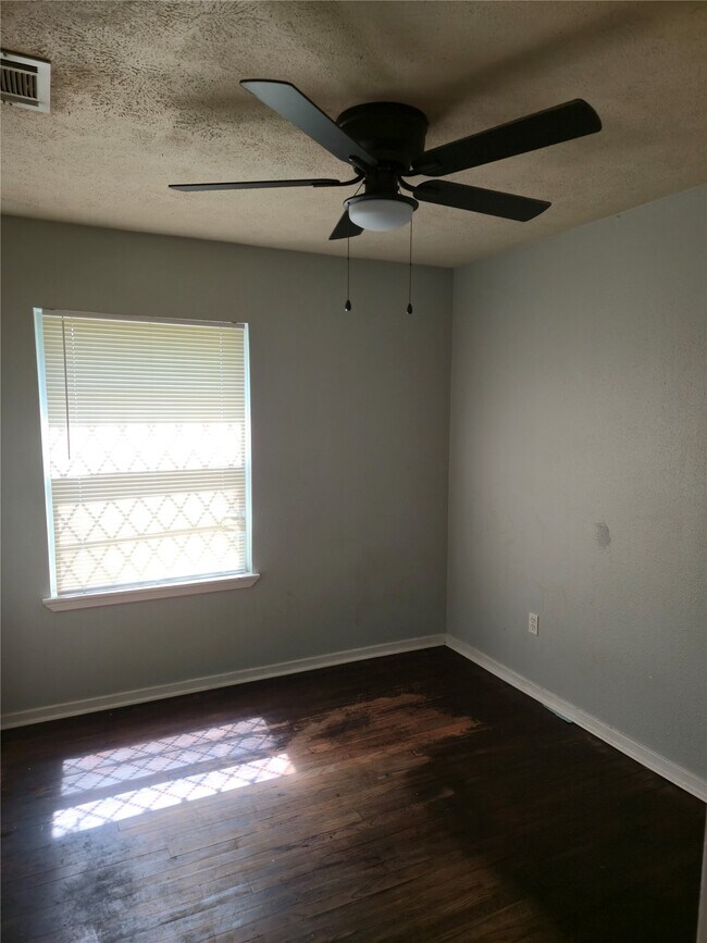 Photo - 5203 Pensdale St