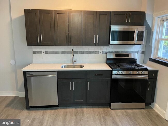 Building Photo - 532 E Mayland St