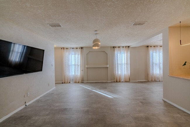 Photo - 4031 Cresta Park Ave NW