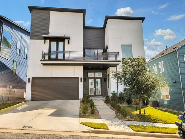 Building Photo - Spacious & Modern 3BR 2.5/BA Home with Lar...