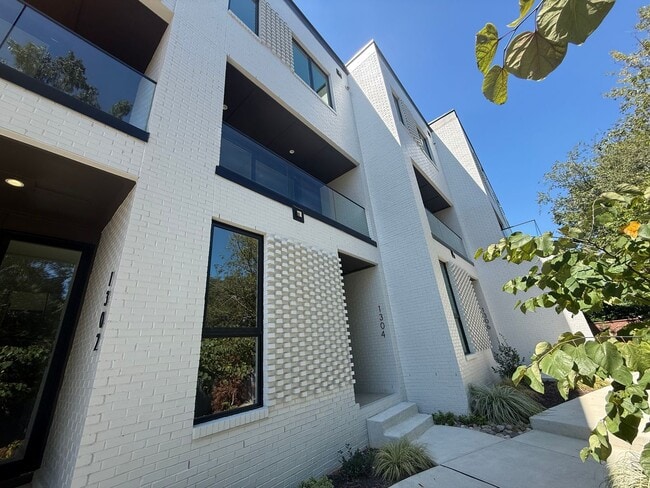 Building Photo - 1304 Chamblee Hl Ct