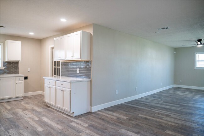 Photo - 5502 Elm Tree Dr
