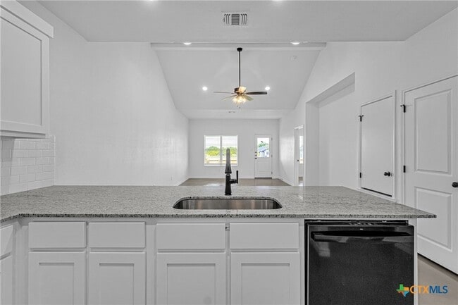 Photo - 905 Smoke Tree Ln