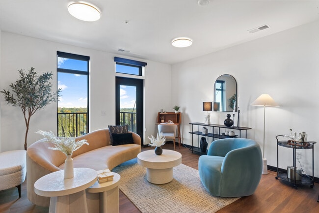 37 West Farnam