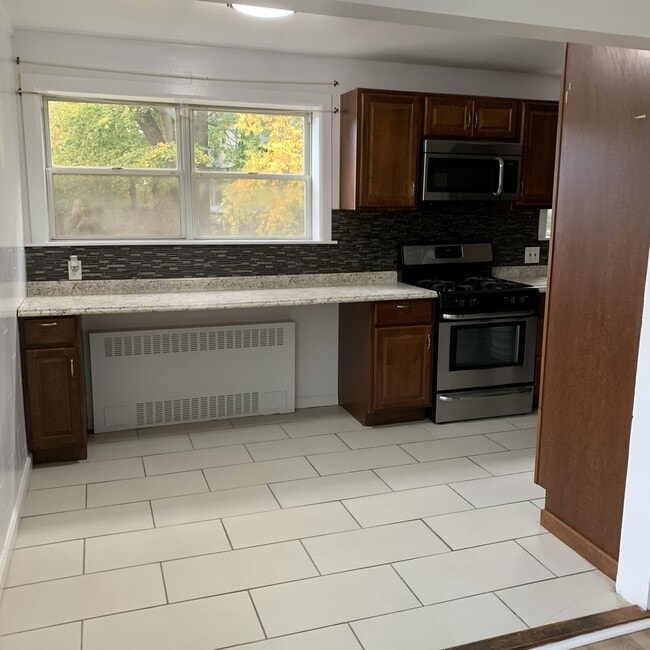 Photo - 11 Bedford Ave Unit APT J1