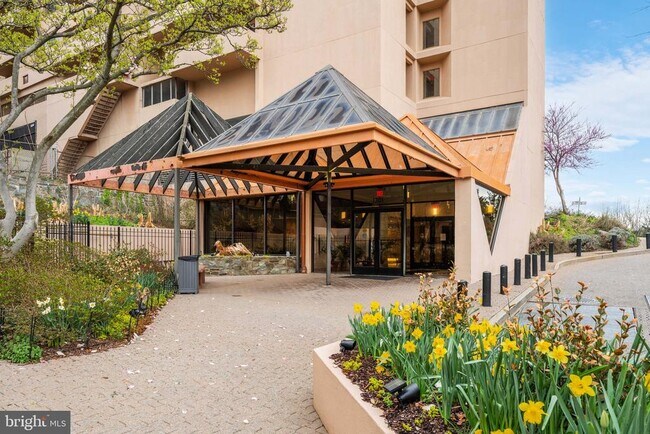 Photo - 1301 N Courthouse Rd Unit 1505