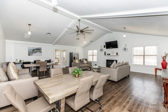 Building Photo - Rolling Hills Place Rental