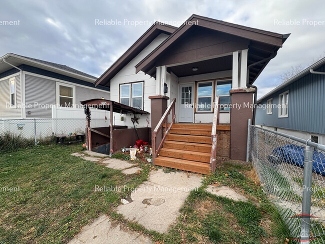 Photo - 215 N 6th Ave Unit Upper