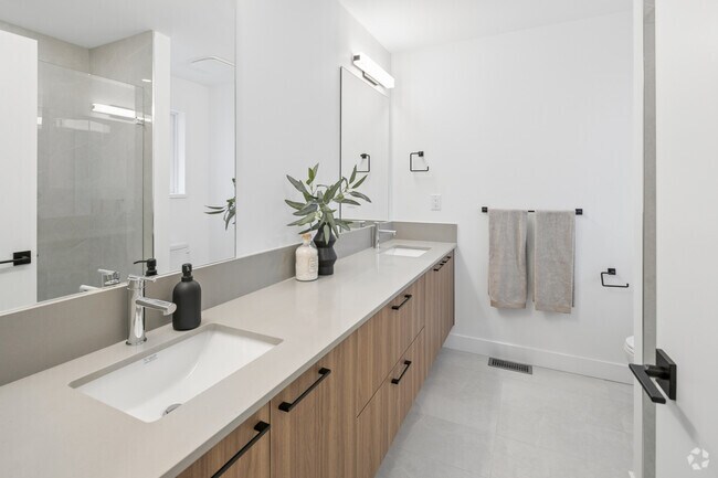 3BR, 2.5BA - 1,296SF - Primary Bathroom