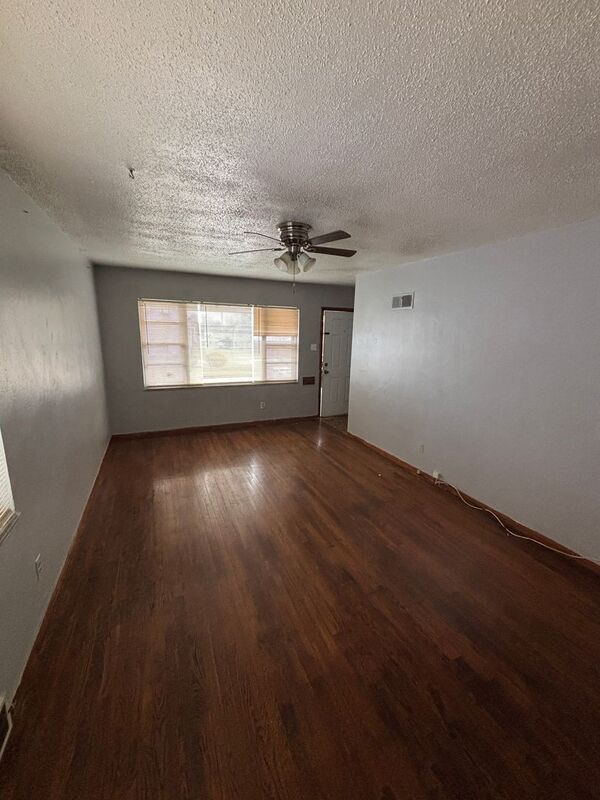 Photo - 924 Elias Ave